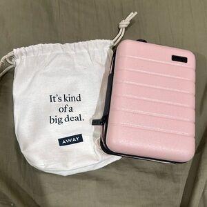 🩷 Mini Away Travel Case 🩷